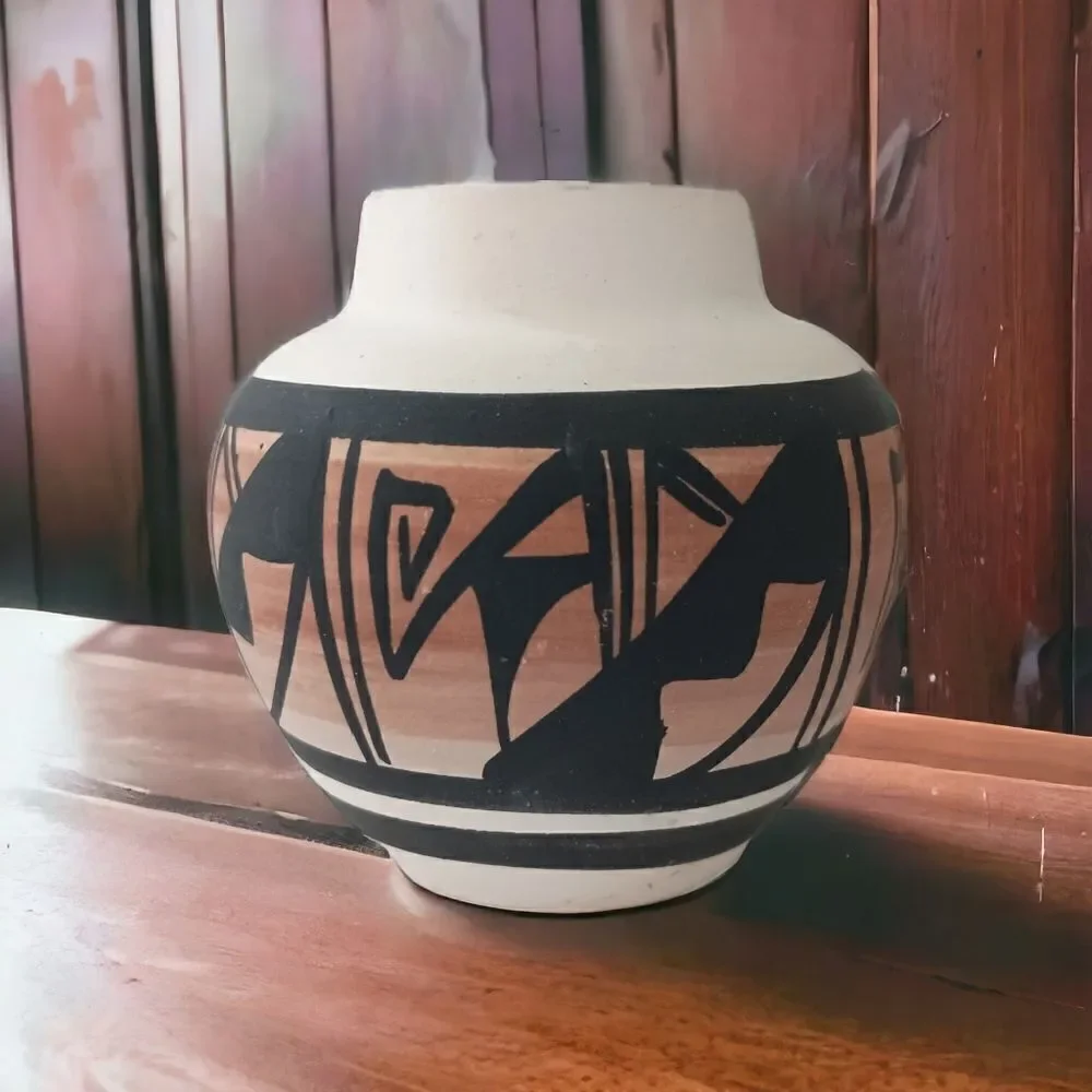 Navajo Pottery Bud Vase Native American Southwest Handpainted Signed Kanuho Vtg.